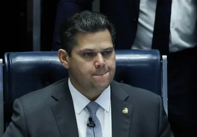 CPMI do INSS: decisão de Mendonça limita ação de Alcolumbre e acirra tensão entre Poderes